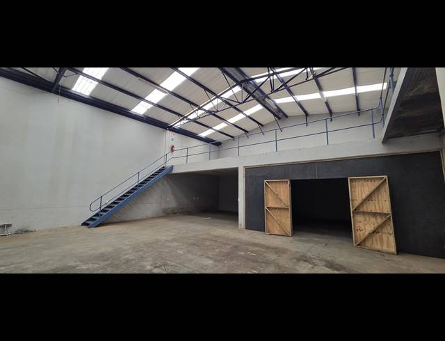 360M² WAREHOUSE TO LET IN RIVERSIDE PARK